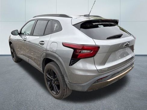 Used 2025 Chevrolet Trax ACTIV FWD image 2