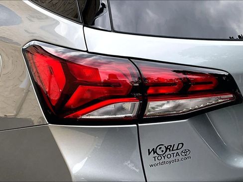 Used 2023 Chevrolet Equinox LT FWD image 29