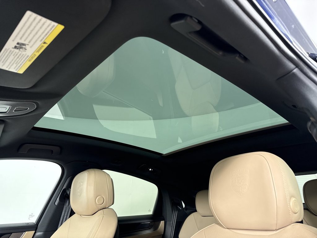 Certified 2024 Porsche Cayenne Coupe AWD/4WD image 41