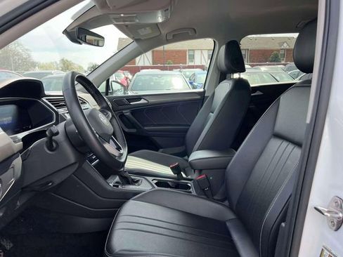Used 2024 Volkswagen Tiguan SE FWD image 25