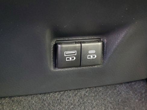 Used 2025 Toyota Camry LE image 19