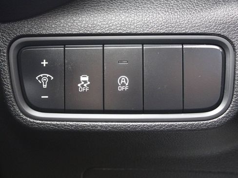 Used 2025 Kia Soul LX FWD image 23