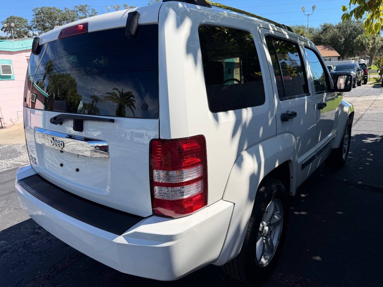 Used 2010 Jeep Liberty Limited AWD/4WD image 12