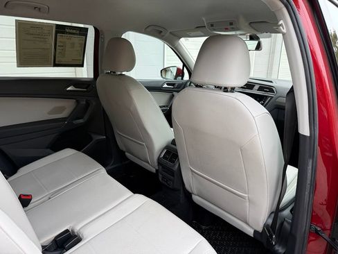 Used 2018 Volkswagen Tiguan SE AWD/4WD image 35