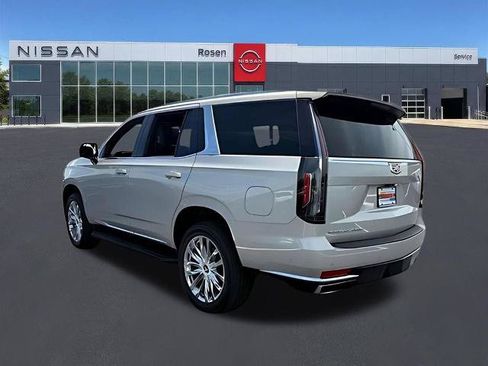 Used 2022 Cadillac Escalade Premium Luxury AWD/4WD image 4