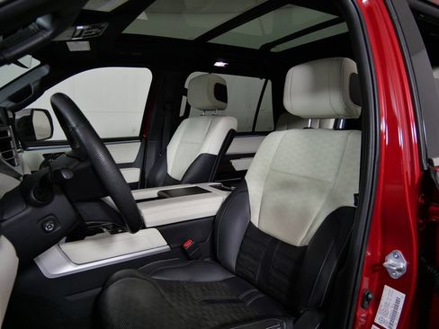 Used 2023 Toyota Sequoia Capstone AWD/4WD image 11