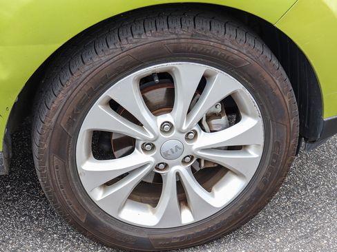 Used 2016 Kia Soul + FWD image 11