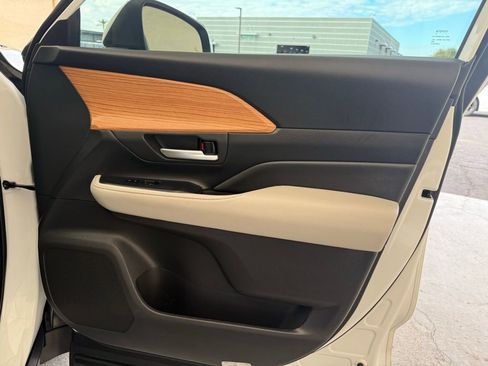 Used 2024 Toyota Grand Highlander Platinum image 15