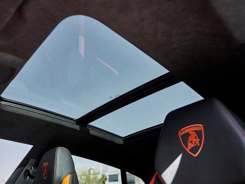 Used 2025 Lamborghini Urus SE image 51