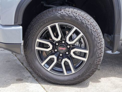 Used 2024 GMC Sierra 1500 AT4 w/ Technology Package AWD/4WD image 30