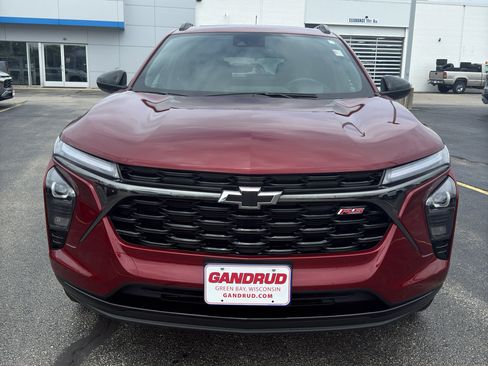 Certified 2025 Chevrolet Trax RS w/ Sunroof Package FWD image 3