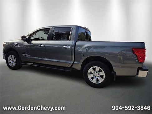 Used 2017 Nissan Titan SV image 3