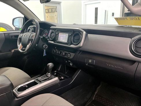 Used 2018 Toyota Tacoma SR5 image 14