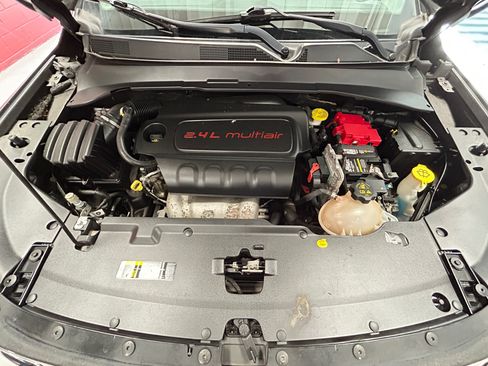 Used 2020 Jeep Compass Latitude AWD/4WD image 36