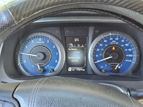 Used 2018 Toyota Sienna LE w/ Carpet Mat Package FWD image 10