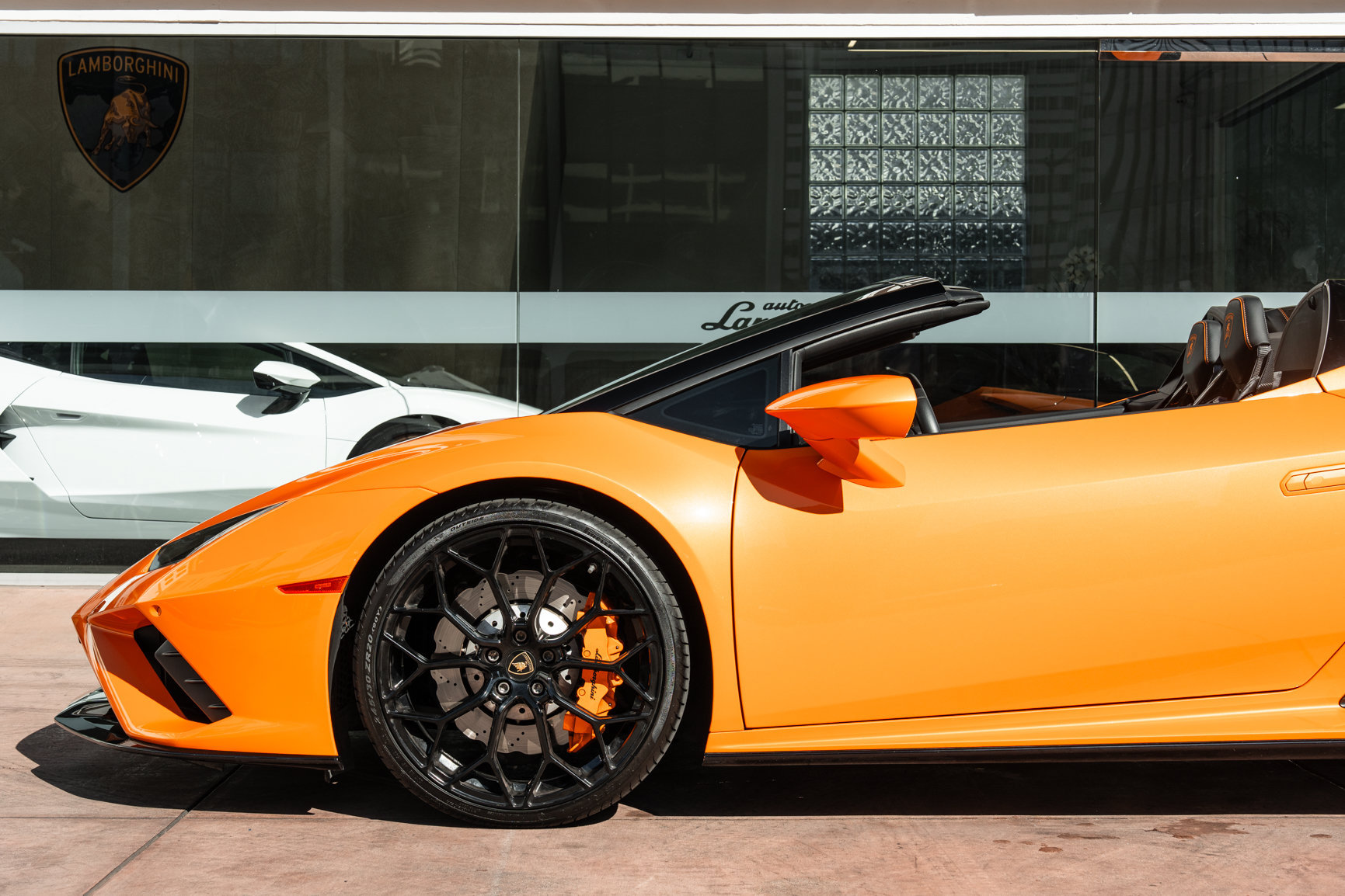 Used 2020 Lamborghini Huracan EVO RWD image 9