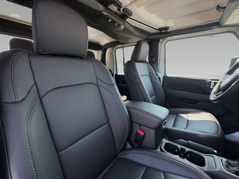 New 2026 Jeep Gladiator Sport AWD/4WD image 9