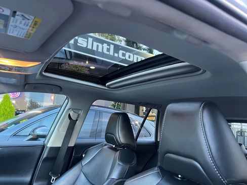 Used 2020 Toyota RAV4 Limited image 27