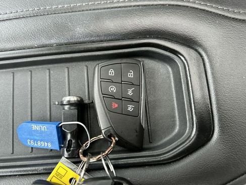 Used 2021 Chevrolet Suburban Z71 w/ Luxury Package AWD/4WD image 37