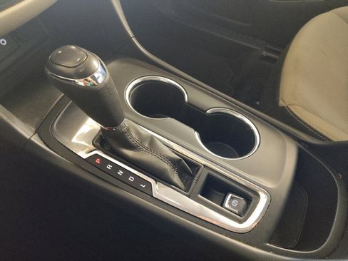 Used 2019 Chevrolet Equinox LT FWD image 26
