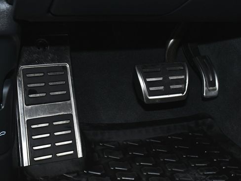 Used 2024 Audi RS Q8 w/ Black Optic Package image 32