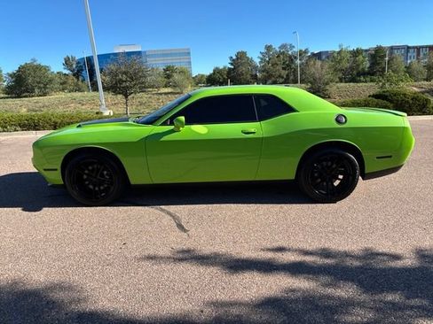 Used 2015 Dodge Challenger R/T w/ Quick Order Package 22B R/T RWD image 4