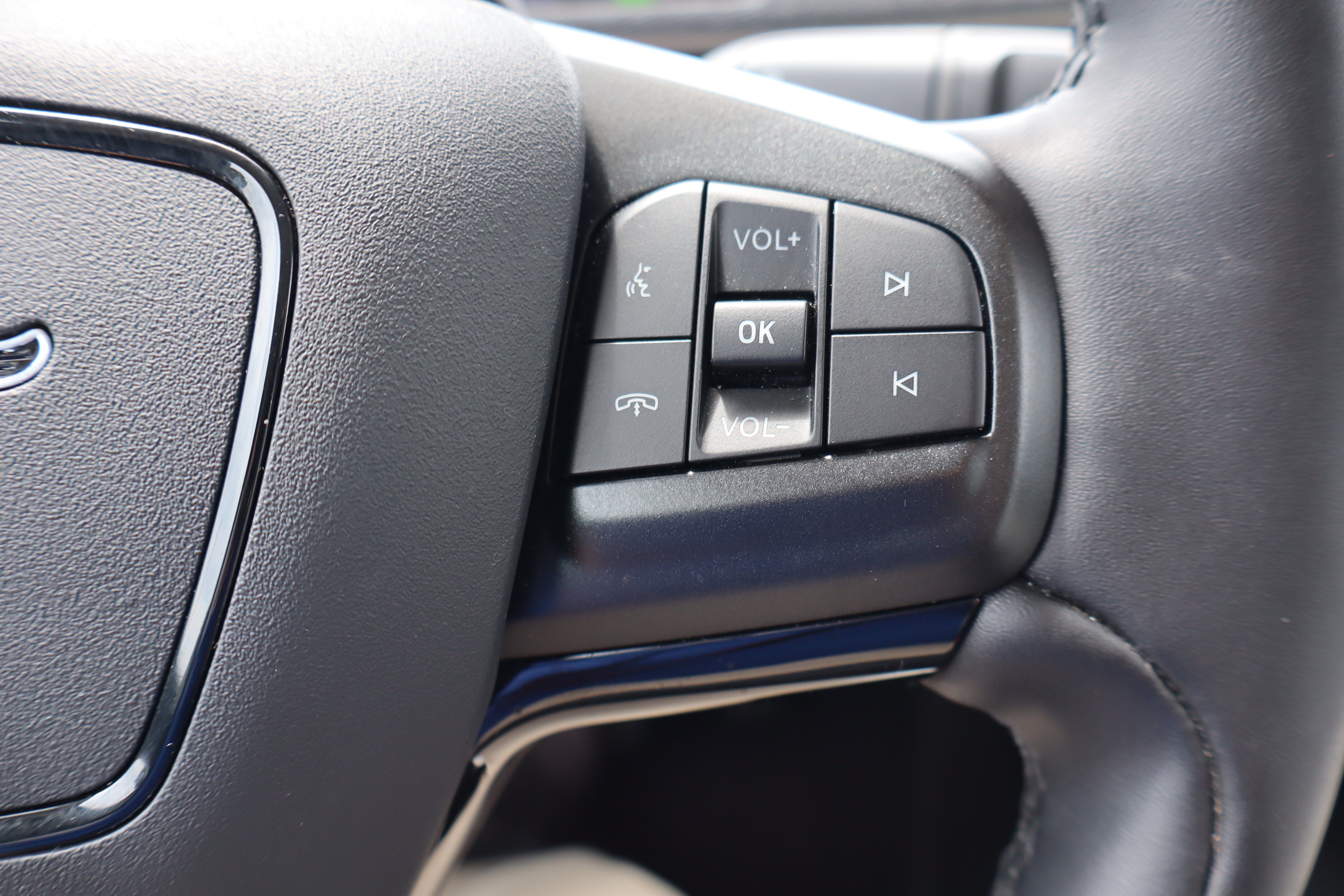 Used 2025 Ford Mustang Mach-E Premium AWD/4WD image 17