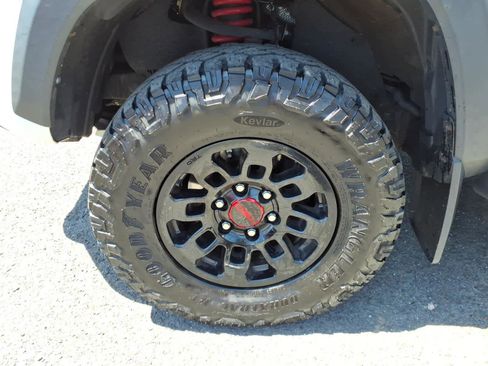 Used 2017 Toyota Tacoma TRD Pro AWD/4WD image 4