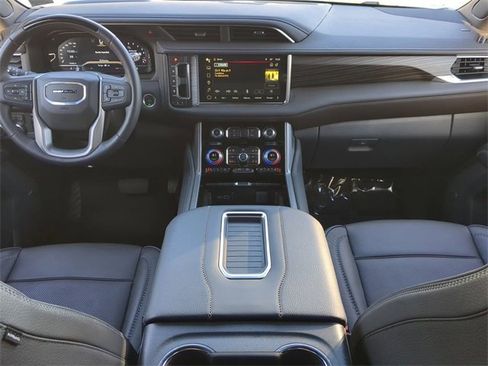 Used 2024 GMC Yukon Denali w/ Advanced Technology Package image 14