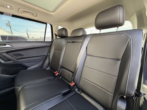 Used 2021 Volkswagen Tiguan SE w/ Panoramic Sunroof Package image 8