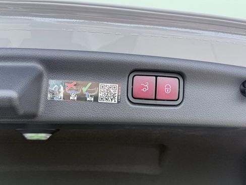 Used 2025 Mercedes-Benz C 300 Sedan image 14