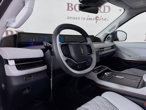 New 2026 Lincoln Navigator L Black Label AWD/4WD image 9