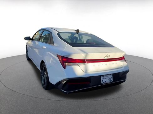 Used 2025 Hyundai Elantra Limited image 11