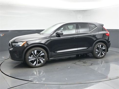 Used 2024 Volvo XC40 B5 Plus w/ Protection Package Premier image 4
