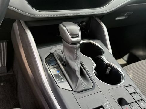 Used 2025 Toyota Highlander LE FWD image 21