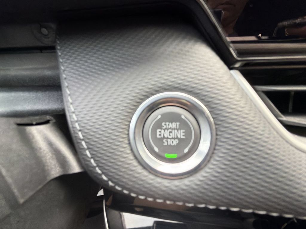 Used 2026 Chevrolet Equinox LT FWD image 17