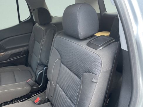 Used 2023 GMC Acadia SLE image 11