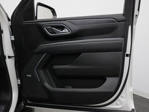 Used 2023 GMC Yukon XL SLT AWD/4WD image 52