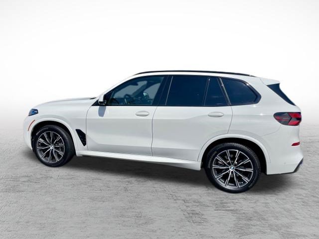 Used 2024 BMW X5 xDrive40i w/ M Sport Package AWD/4WD image 5