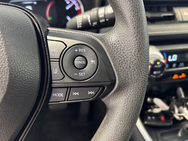 Used 2025 Toyota RAV4 XLE AWD/4WD image 9