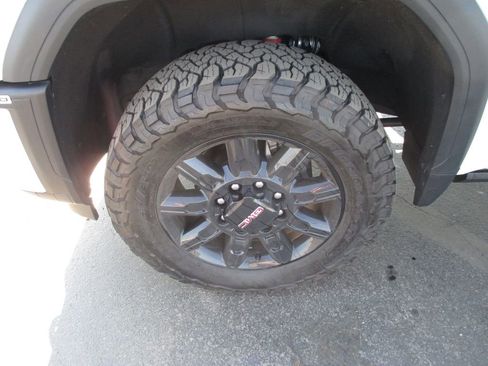 Used 2024 GMC Sierra 2500 AT4 w/ AT4 Premium Plus Package AWD/4WD image 16