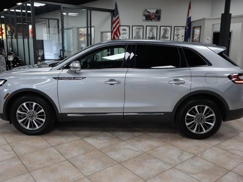 Used 2023 Lincoln Nautilus Reserve FWD image 2