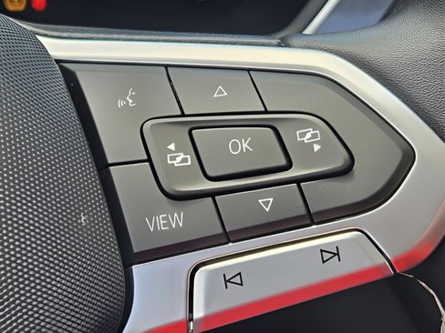 Used 2023 Volkswagen Tiguan SE w/ Panoramic Sunroof Package FWD image 27