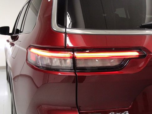 Used 2023 Jeep Grand Cherokee L Laredo w/ Luxury Tech Group I image 11