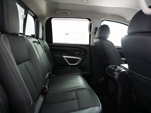 Used 2019 Nissan Titan PRO-4X image 42