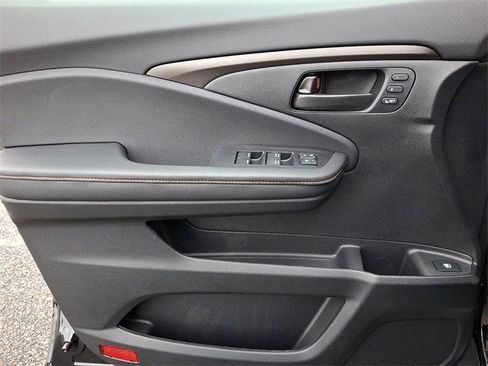 Certified 2025 Honda Ridgeline TrailSport image 12