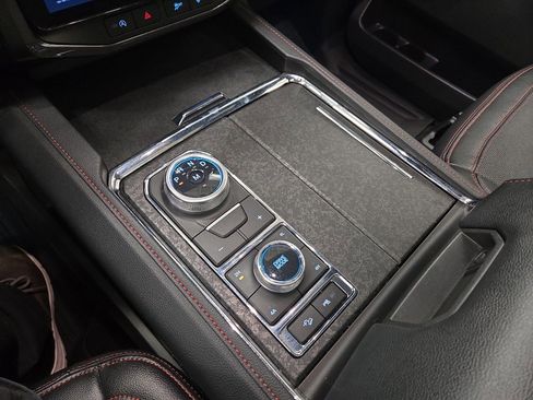 Used 2024 Ford Expedition Limited image 14