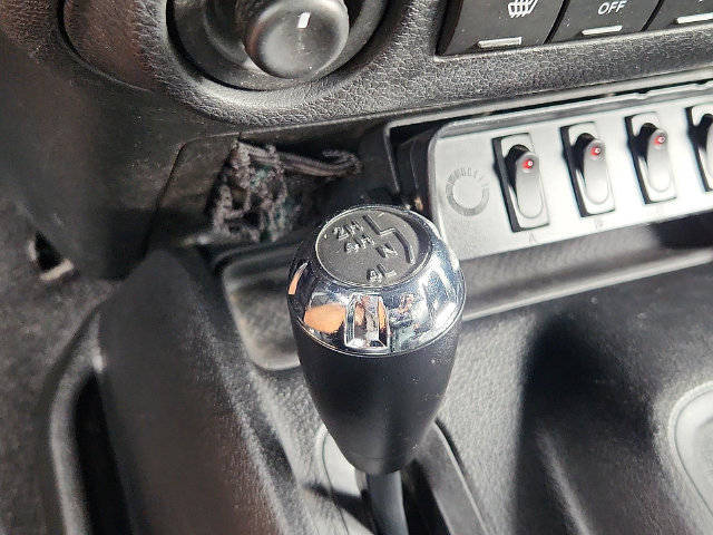 Used 2014 Jeep Wrangler Unlimited Sahara w/ Connectivity Group AWD/4WD image 24