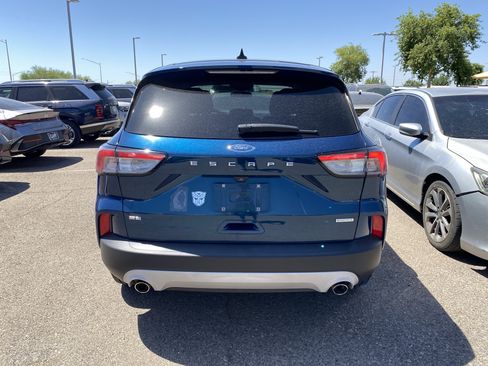 Used 2020 Ford Escape SE FWD image 3