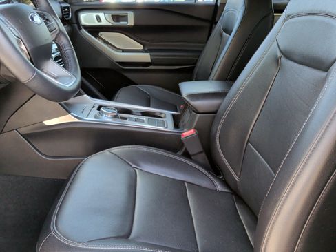 Used 2023 Ford Explorer Limited w/ Limited Technology Package RWD image 26